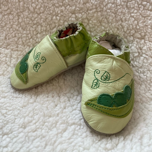 2/$20 | ROBEEZ | 0-6M | SOFT SOLE | LEATHER - Picture 2 of 6
